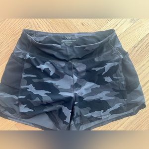 Athleta record breaker girls 3” shorts